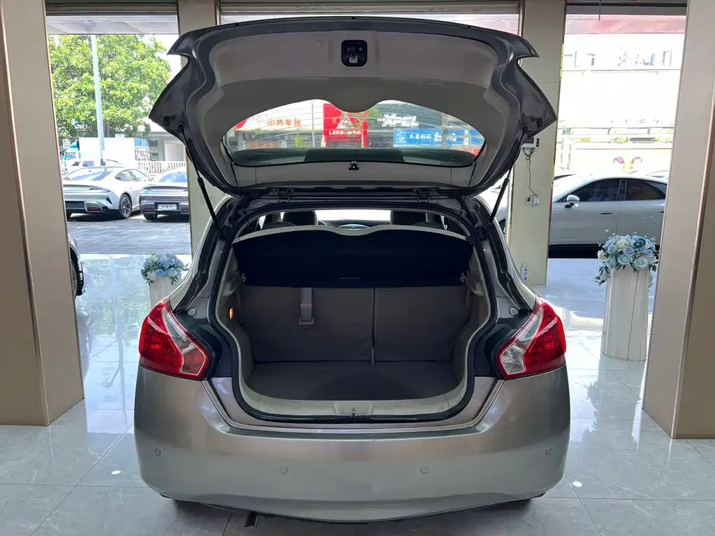Nissan Tiida — миниатюра 24