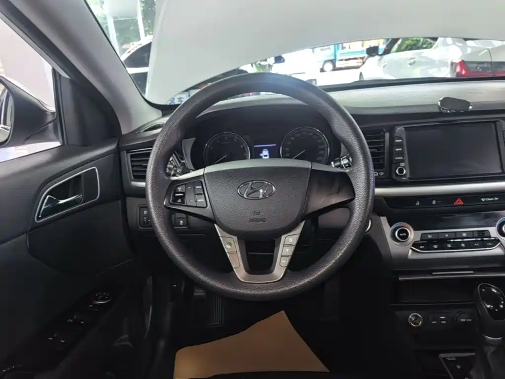 Hyundai Mistra — миниатюра 11