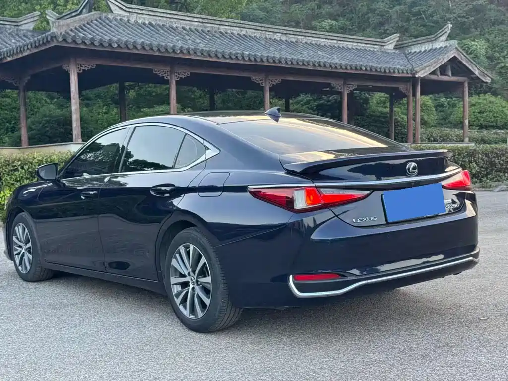 Lexus ES 2020 200