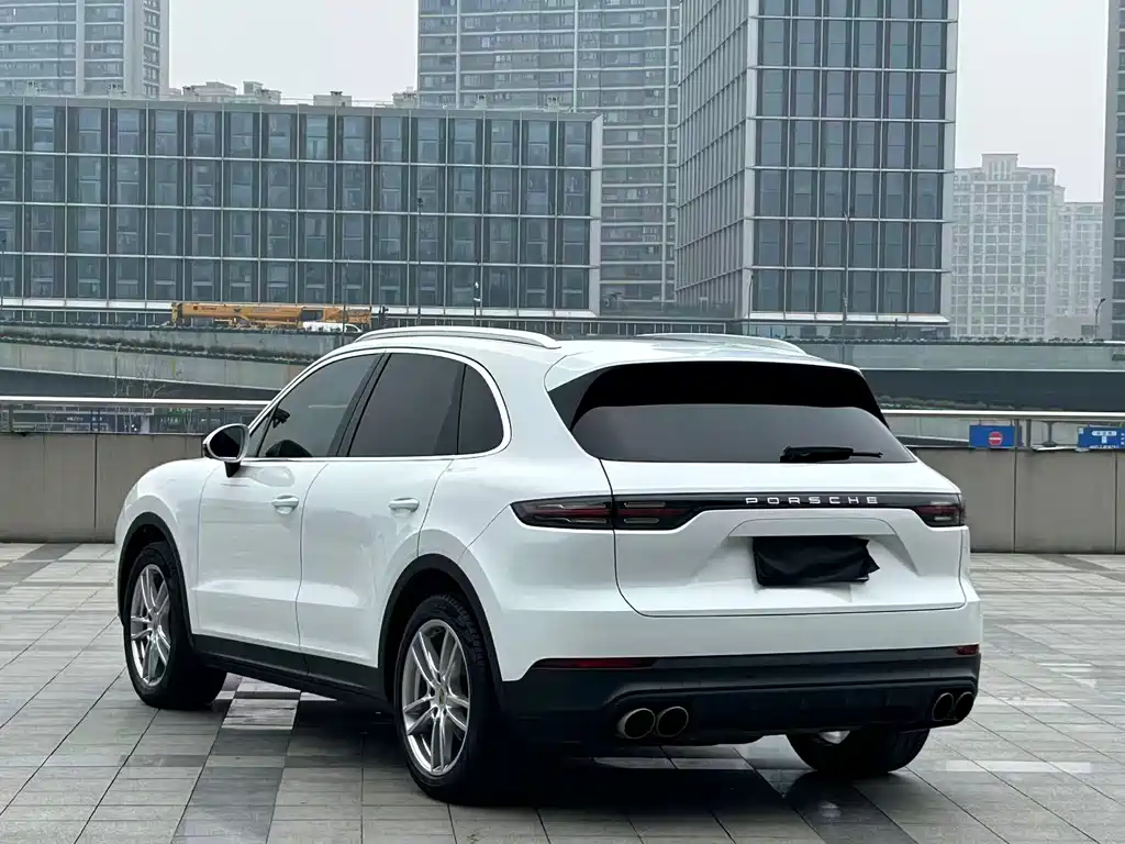 Porsche Cayenne — миниатюра 5