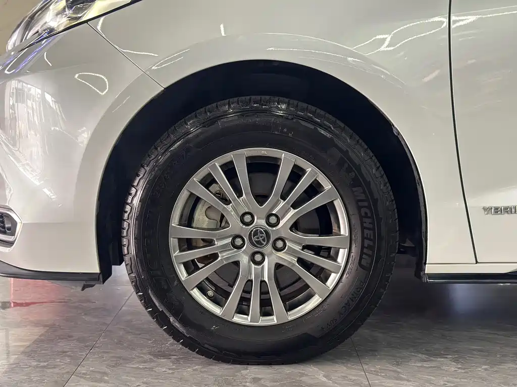 Toyota Sienna — миниатюра 16