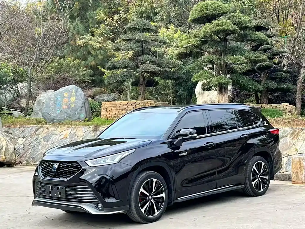 Toyota Crown Kluger 2022