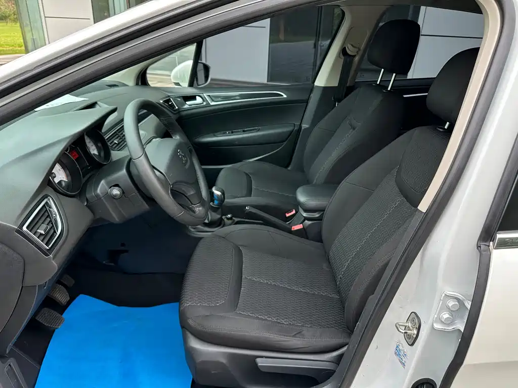 Peugeot 308 — миниатюра 10