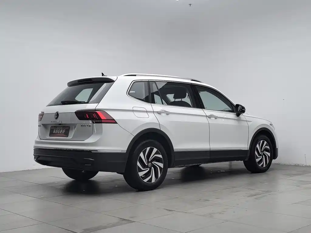 Volkswagen Tiguan L — миниатюра 2