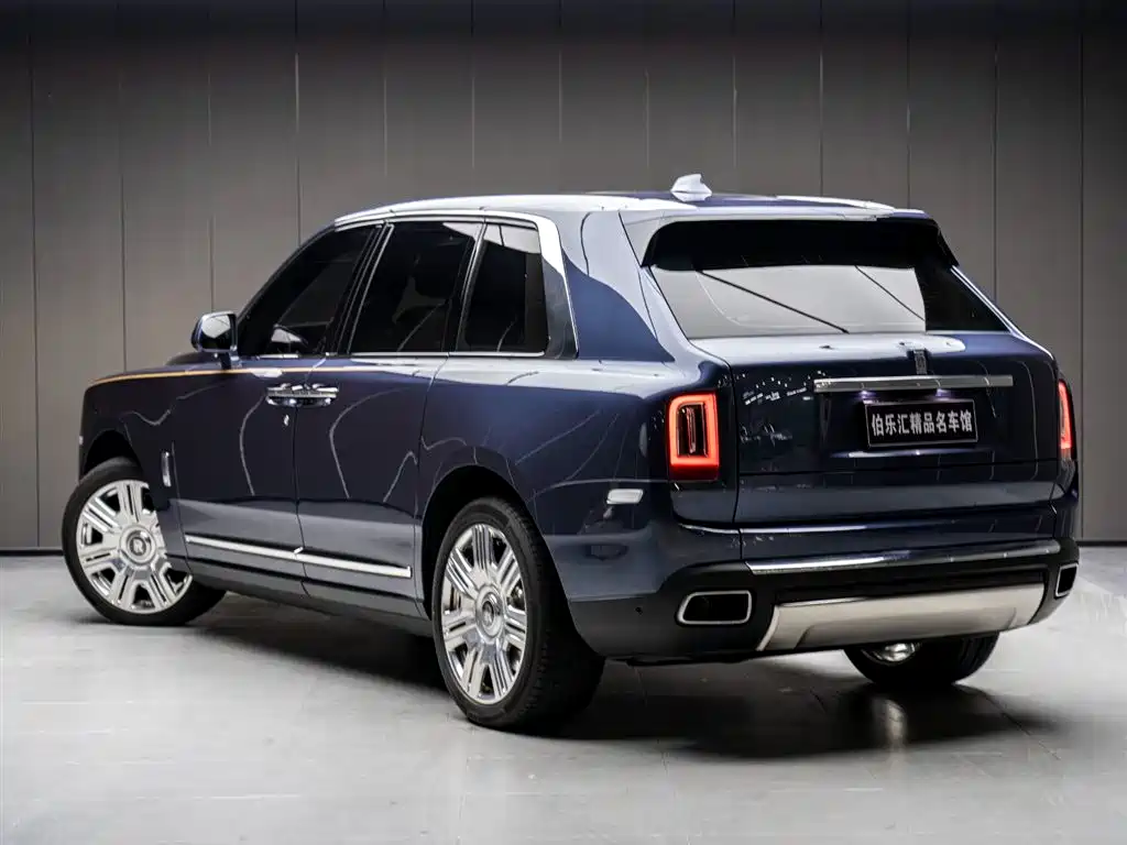 Rolls-Royce Cullinan 2018 мест