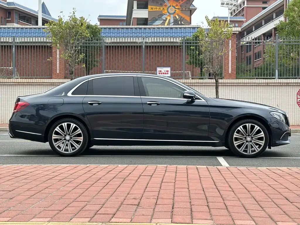 MERCEDES-BENZ E CLASS