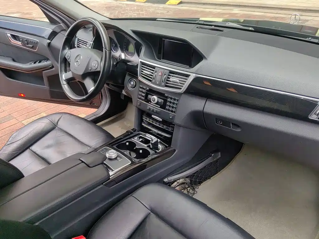 Mercedes-Benz E-Class — миниатюра 12