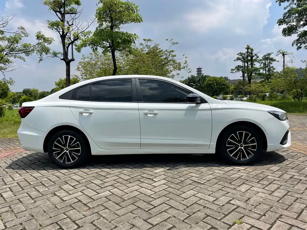 Roewe i5 — миниатюра 12