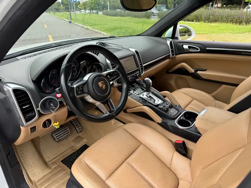 Porsche Cayenne — миниатюра 9