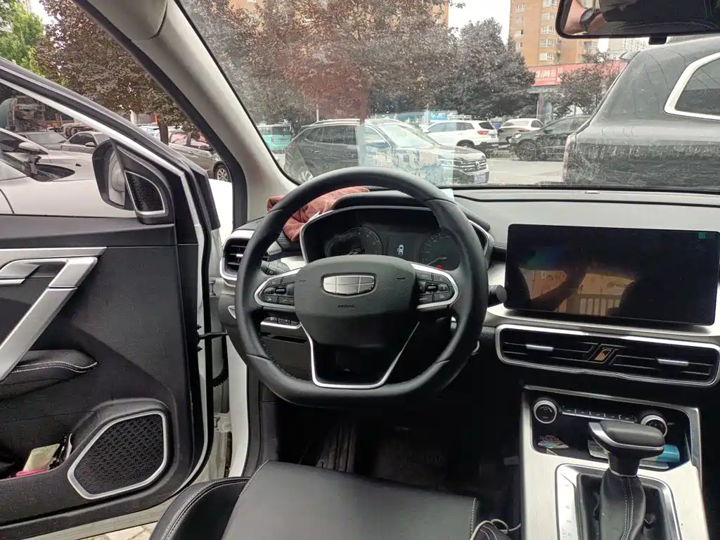 Geely Binyue — миниатюра 6