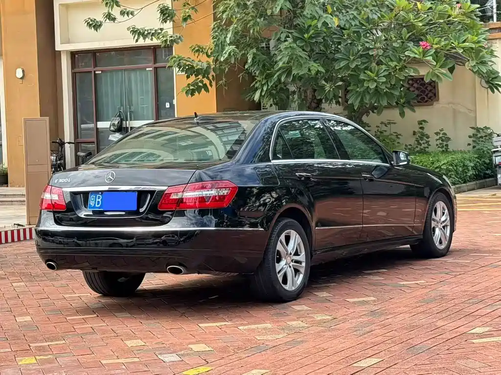 Mercedes-Benz E-Class — миниатюра 6