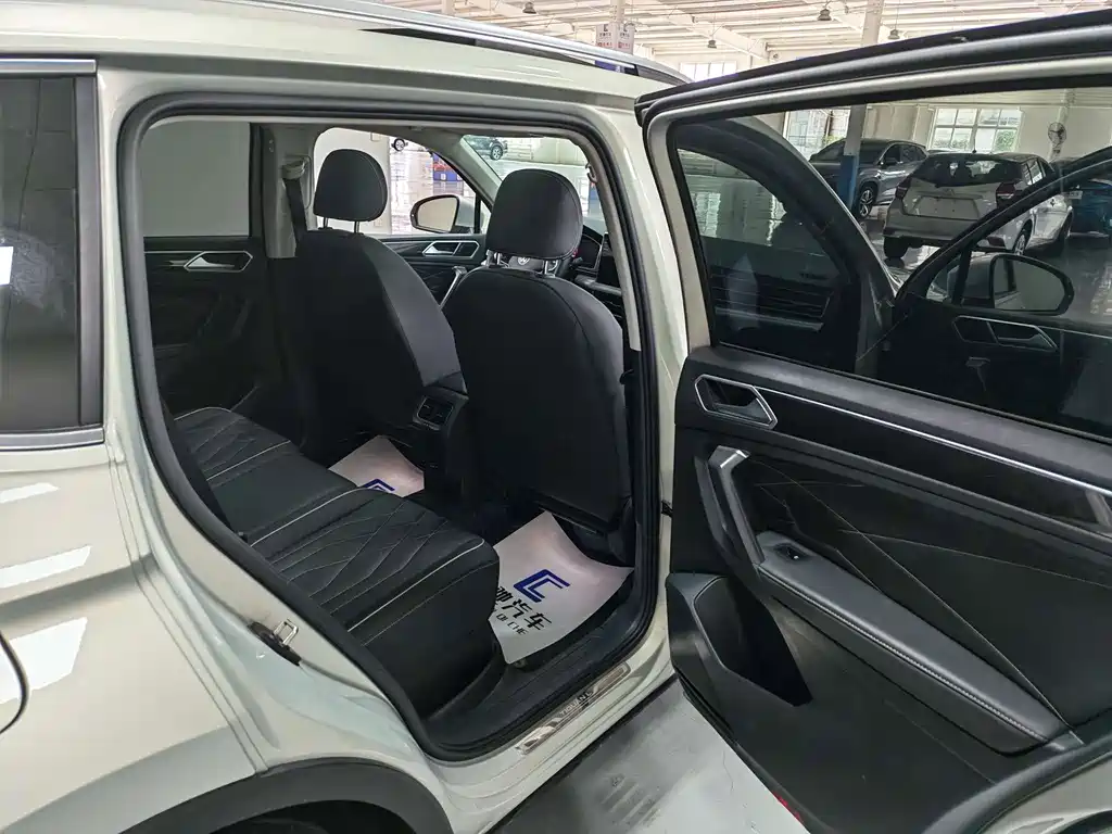 Volkswagen Tiguan L — миниатюра 14
