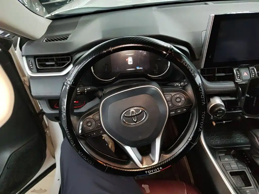 Toyota RAV4 — миниатюра 11