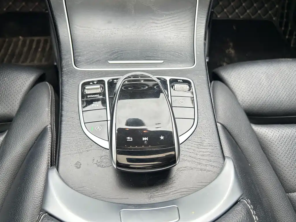 Mercedes-Benz C-Class — миниатюра 11