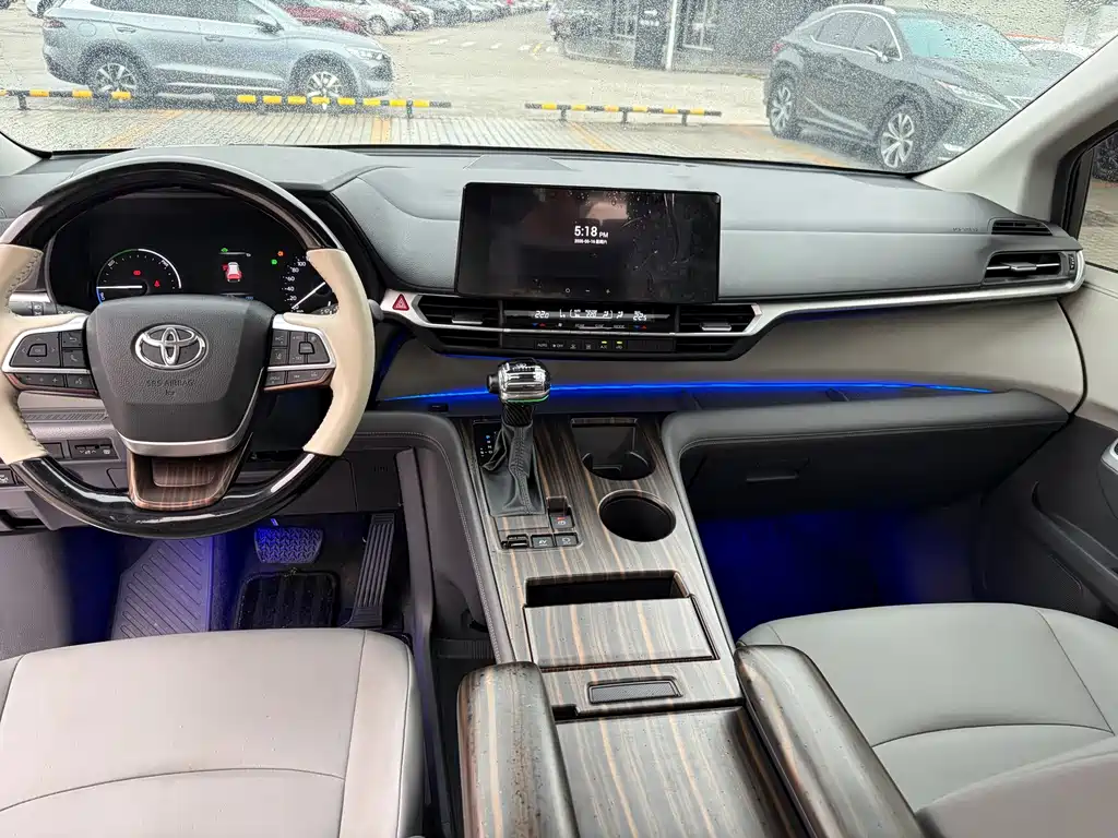 Toyota Granvia — миниатюра 27