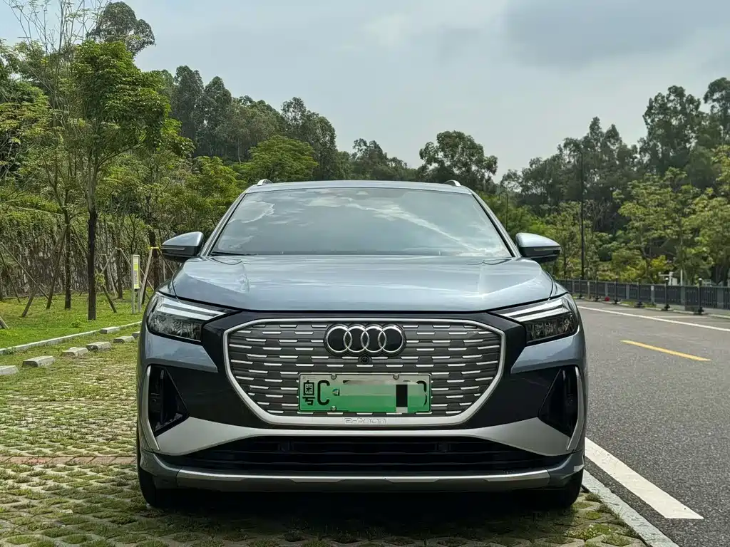 Audi Q4 e-tron — миниатюра 2