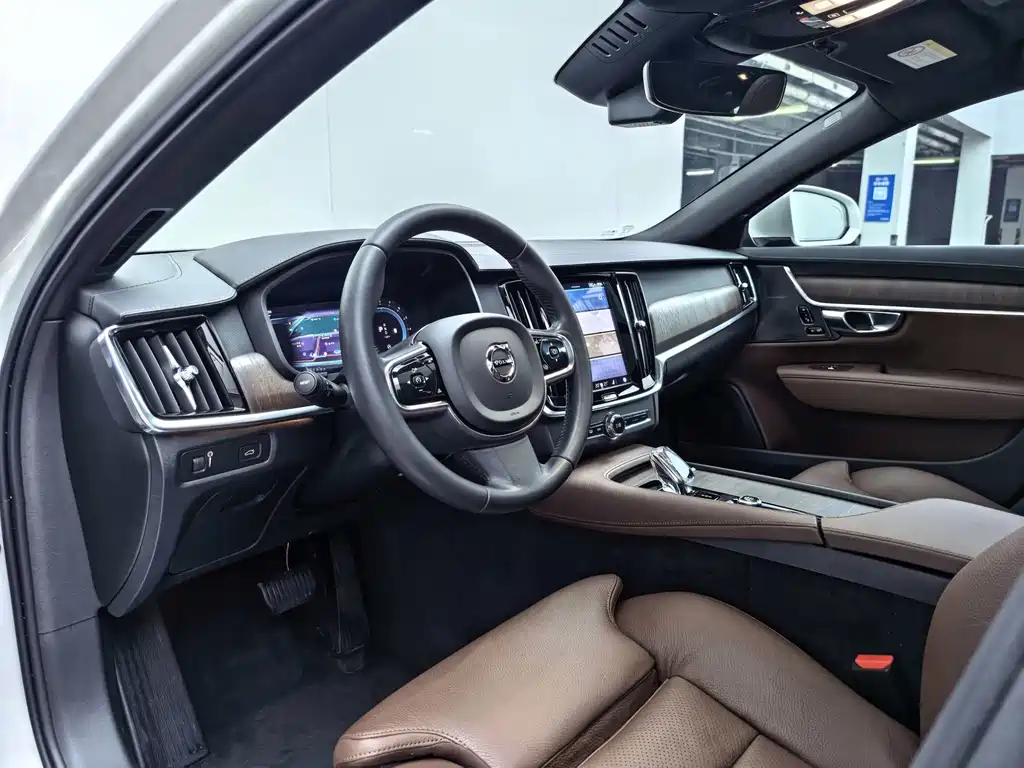 Volvo S90 — миниатюра 7