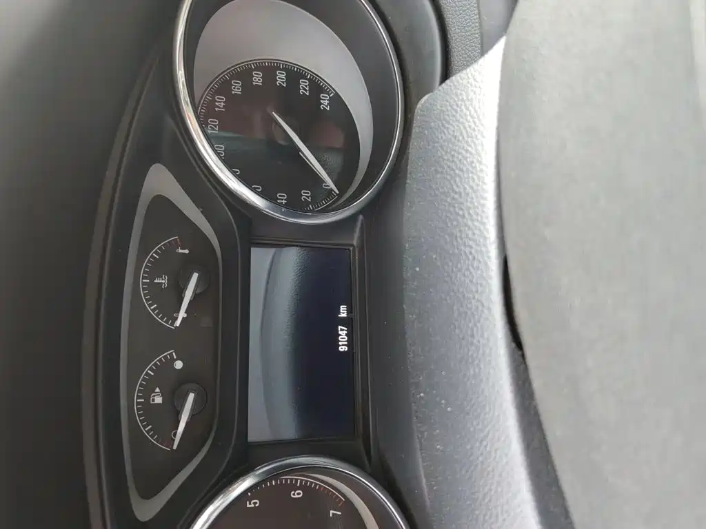 Buick Envision Plus — миниатюра 3