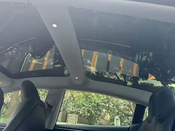Tesla Model 3 — миниатюра 9