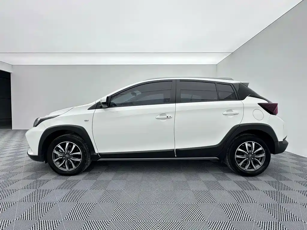 Toyota Yaris L — миниатюра 5