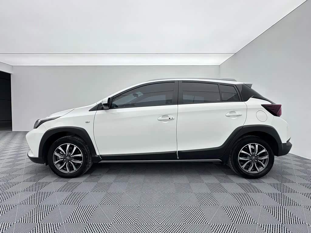 Toyota YARiS L Zhi Xuan 1.5 л 2022 г. Белый, пробег 40000 км