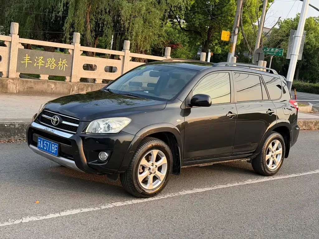 Toyota RAV4 2010