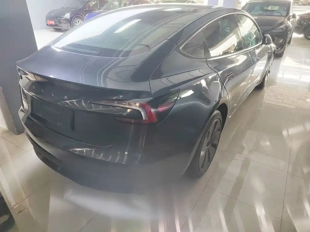 Tesla Model 3 — миниатюра 12