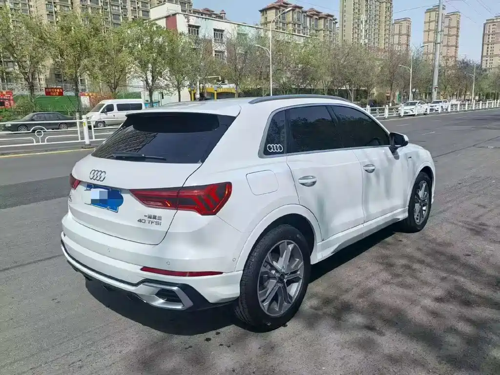 Audi Q3 - фото 9