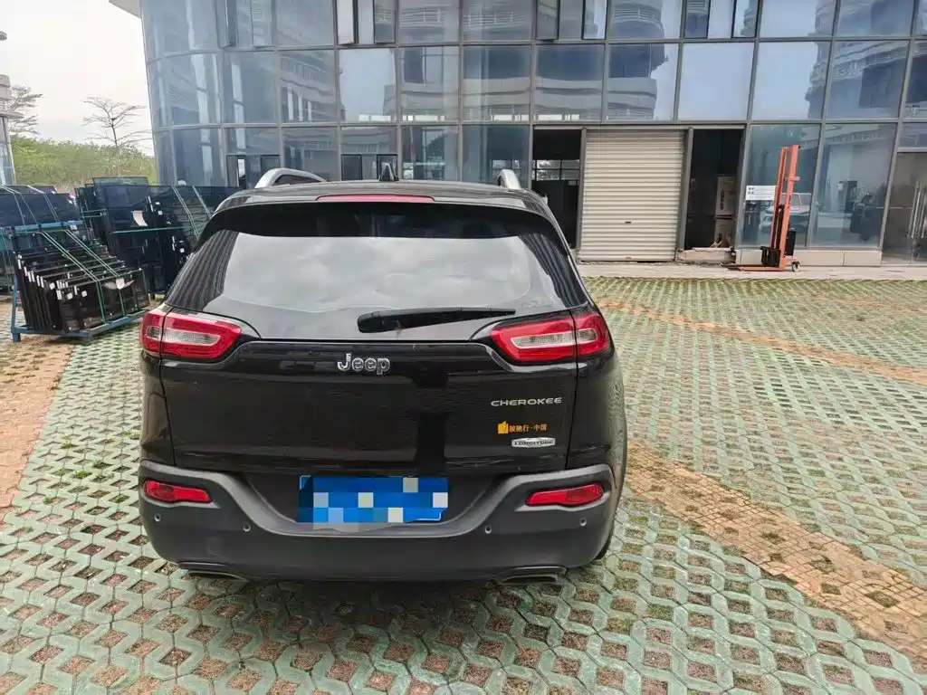 Jeep Cherokee — миниатюра 8