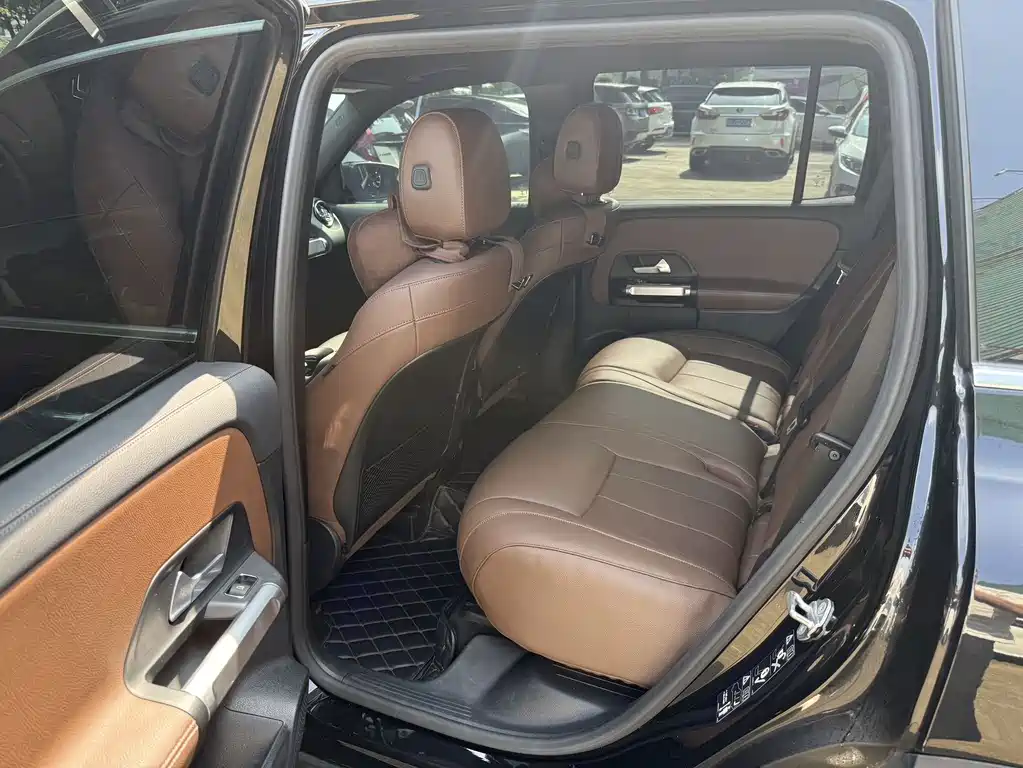 Mercedes-Benz GLB — миниатюра 8