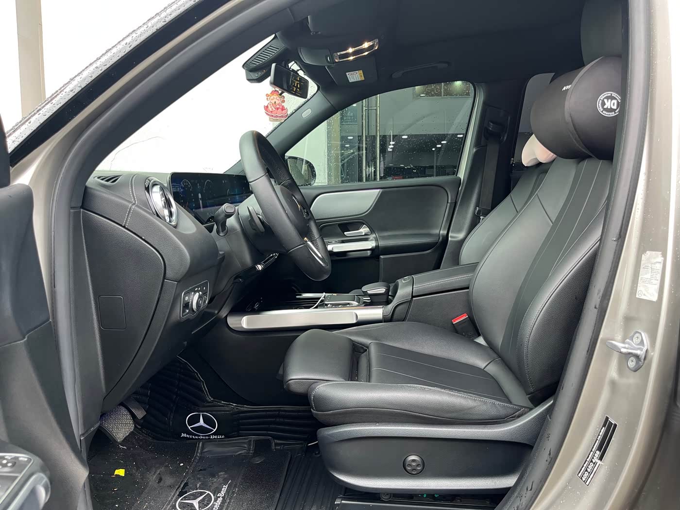 Mercedes-Benz GLB 1.3 л 2021 г. Серебристо-серый, пробег 28000 км