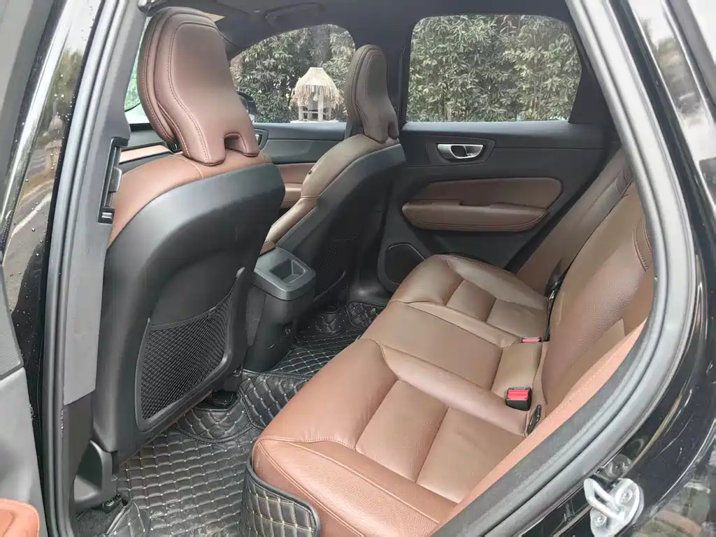 Volvo XC60 2024 B5 Luxury