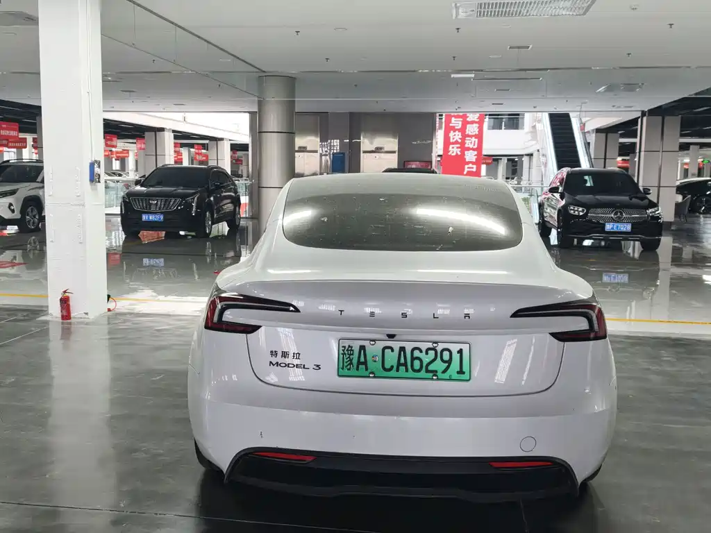 Tesla Model 3 — миниатюра 10