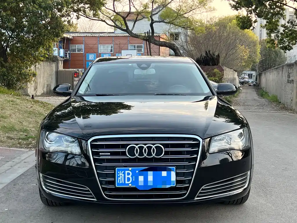 Купить Audi A8