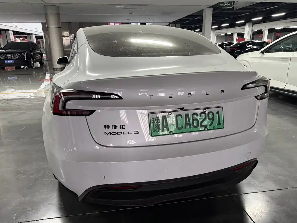 Tesla Model 3 — миниатюра 2