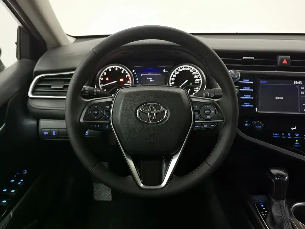 Toyota Camry — миниатюра 11