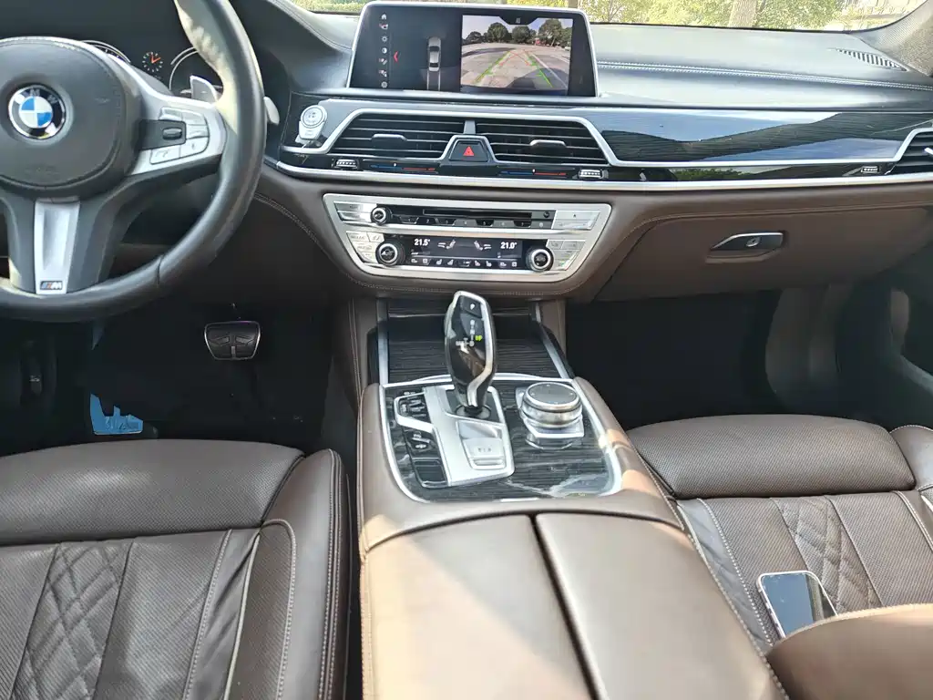 BMW 7 Series — миниатюра 7