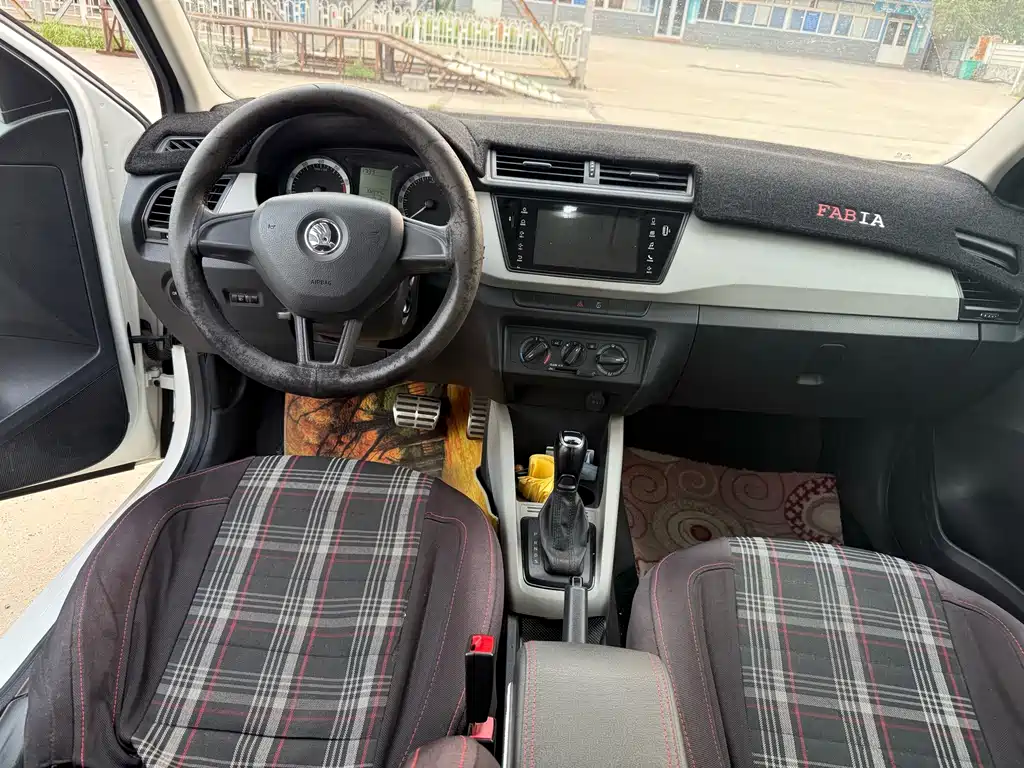 Skoda Fabia — миниатюра 7