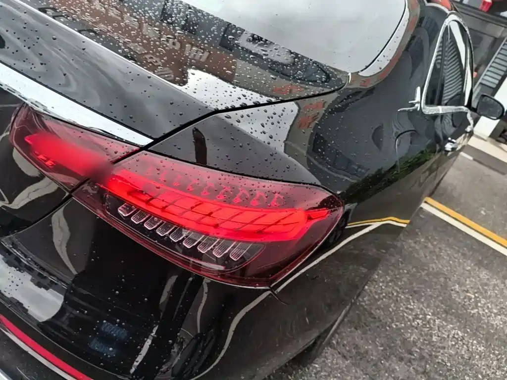 Mercedes-Benz E-Class — миниатюра 8