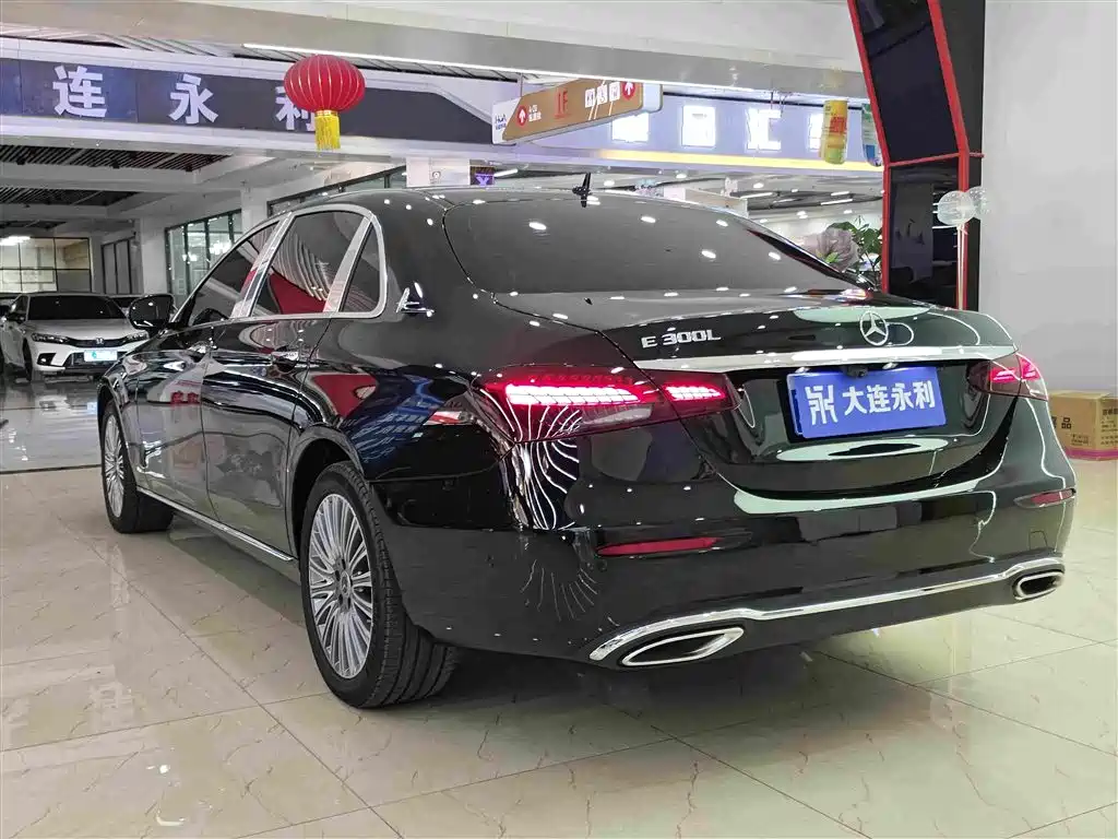 Mercedes-Benz E-Class — миниатюра 16