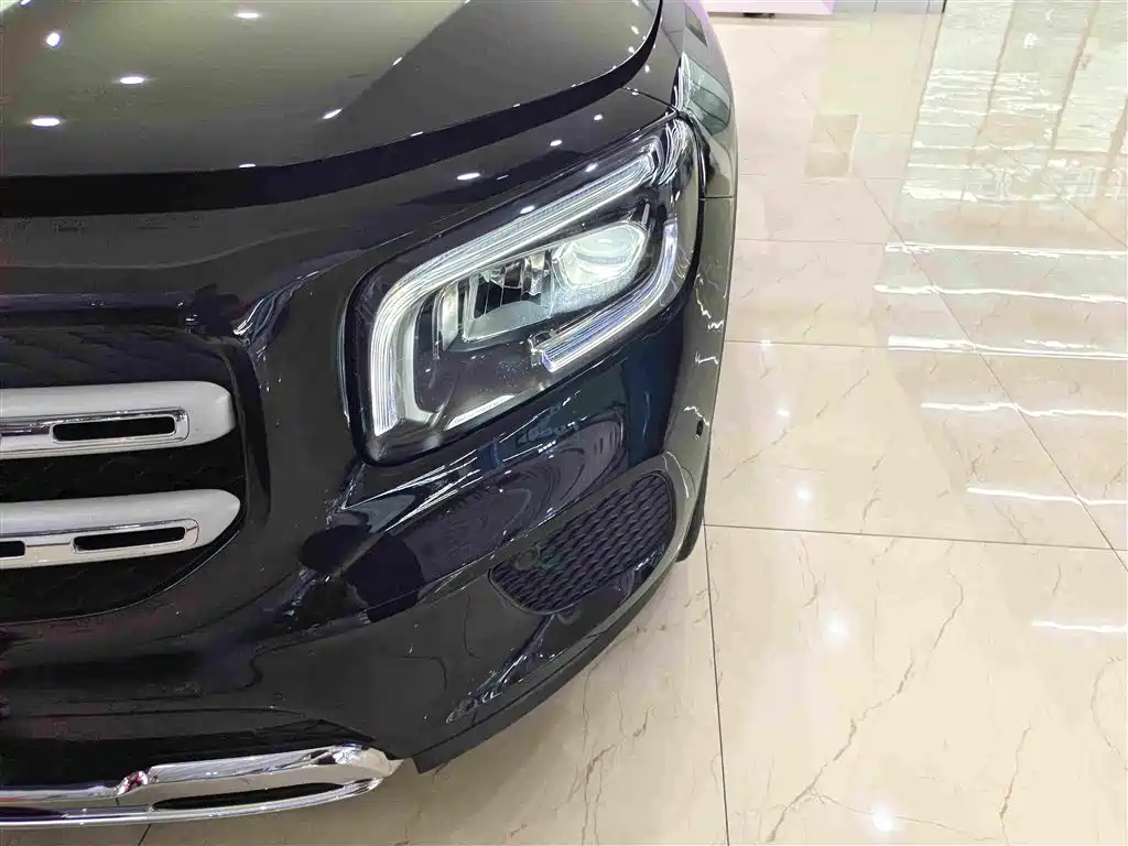 Mercedes-Benz GLB — миниатюра 11