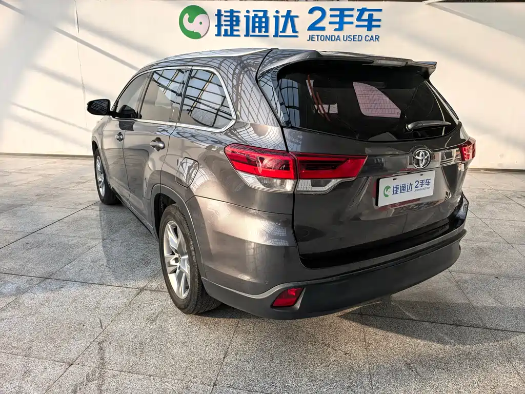 TOYOTA HIGHLANDER