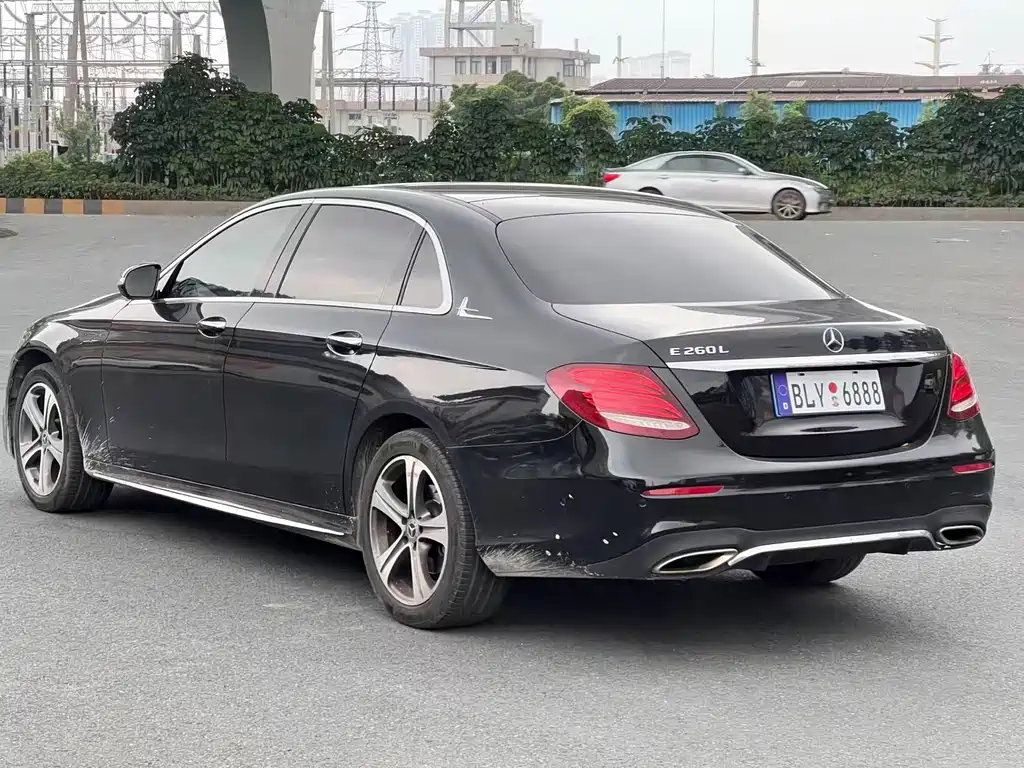 Mercedes-Benz E-Class — миниатюра 4