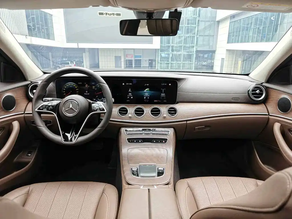 Mercedes-Benz E-Class — миниатюра 8