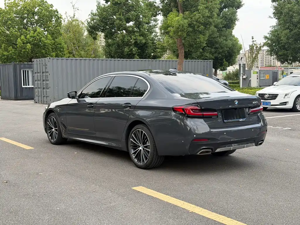 BMW 5 Series — миниатюра 6