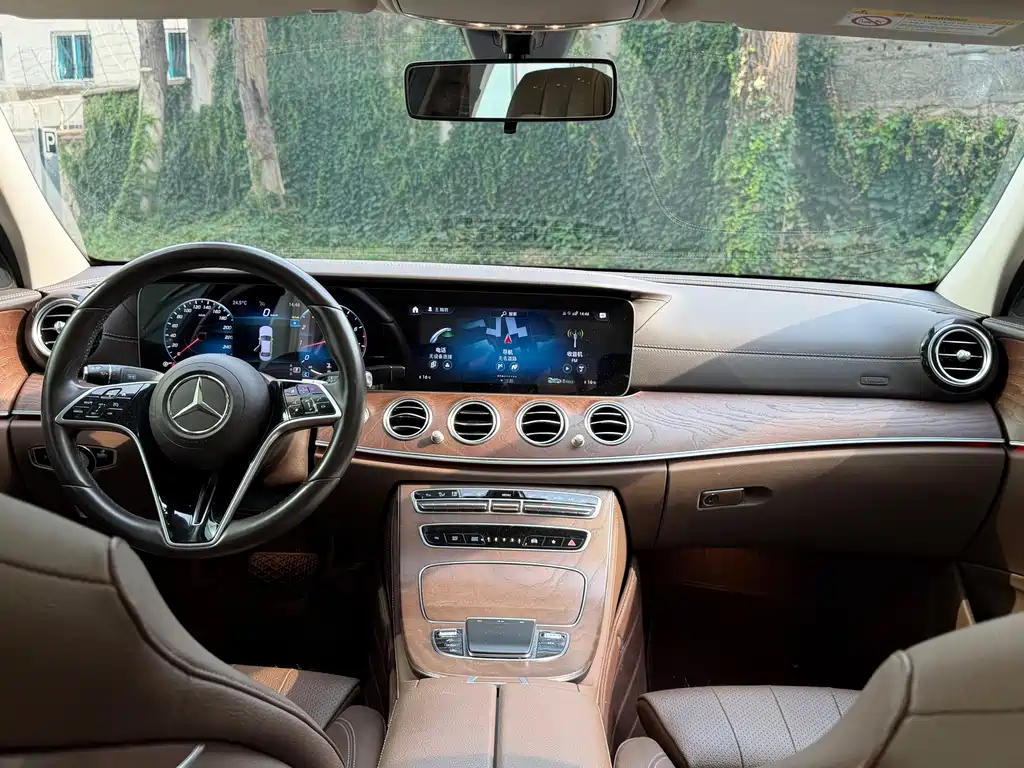 Mercedes-Benz E-Class — миниатюра 12