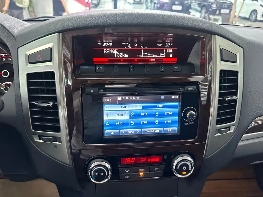 Mitsubishi Pajero (Import) — миниатюра 18