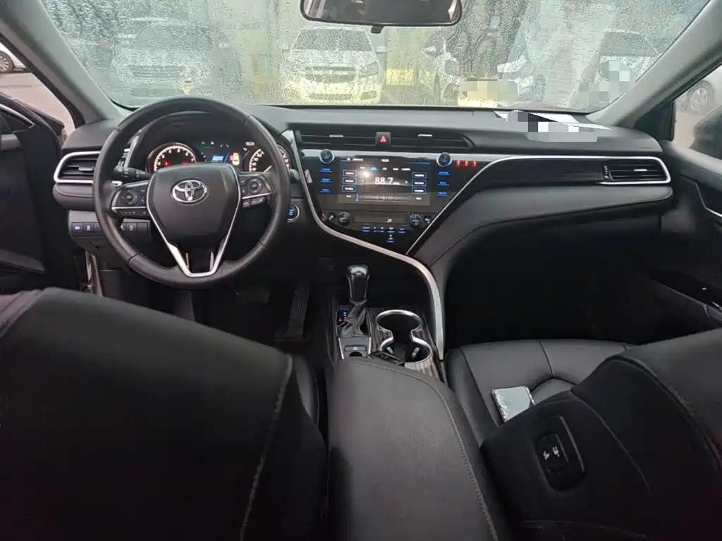 Toyota Camry — миниатюра 10