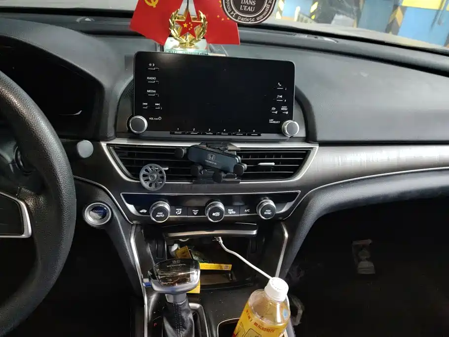 Honda Accord — миниатюра 13