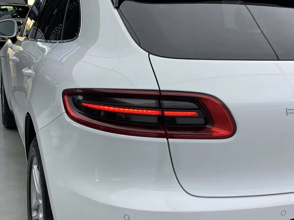 Porsche Macan — миниатюра 7